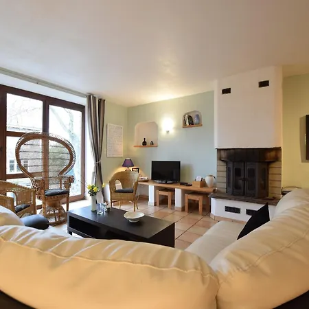 Former In A Quiet Village Nyaraló *