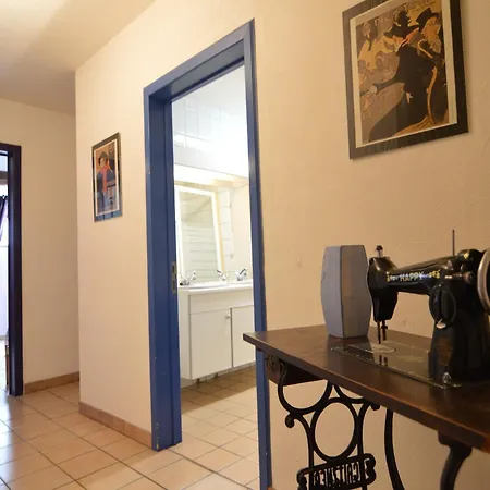 Former In A Quiet Village Nyaraló